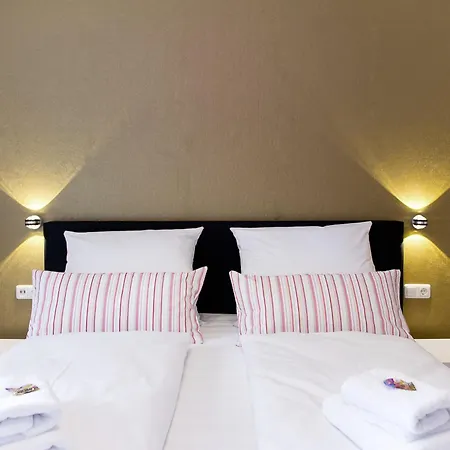 Arthotel Ana Gold ホテル 3*